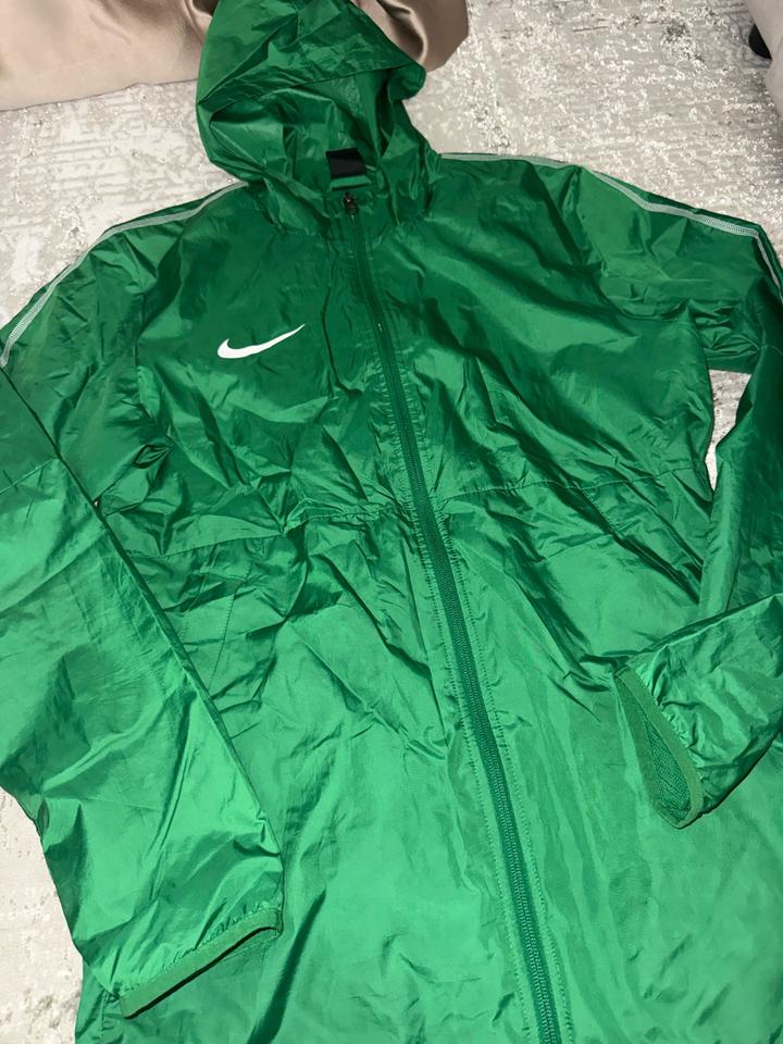 Ветровка Nike