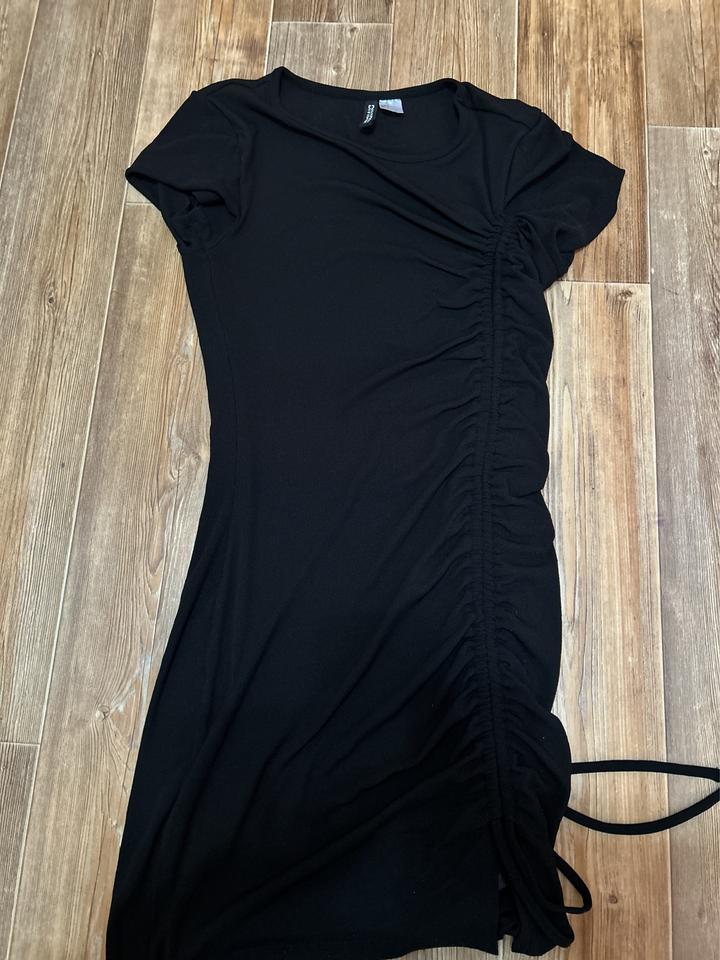 Платье H&M с боковой сборкой