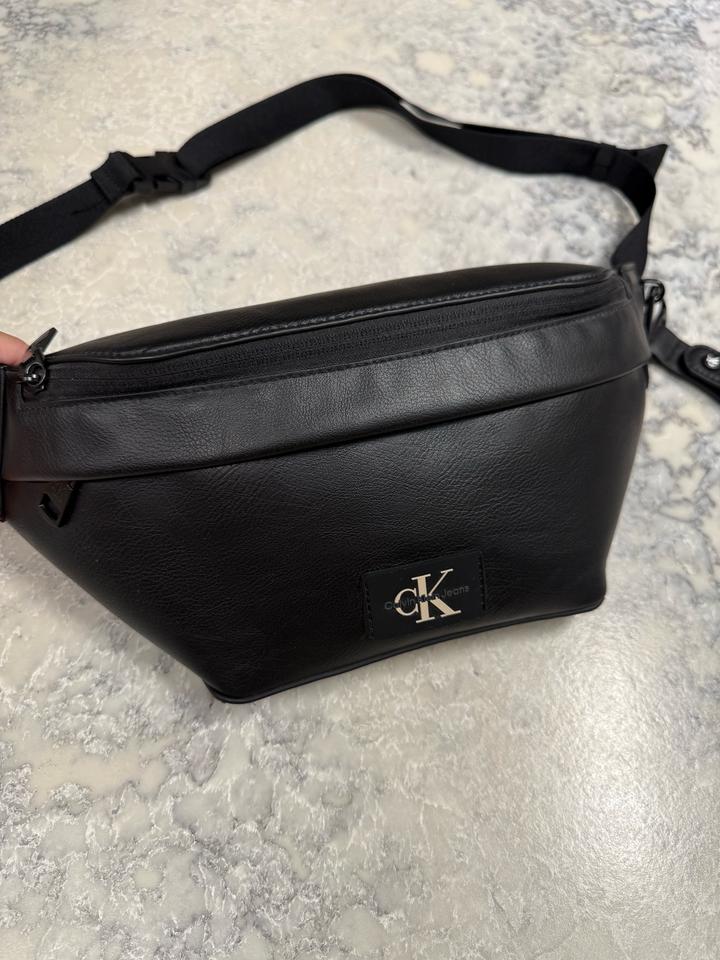 Сумка Calvin Klein Jeans на пояс