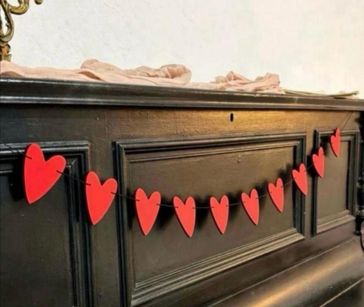 Гирлянда из деревянных сердечек