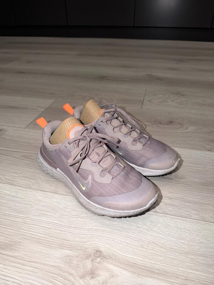 Кроссовки Nike