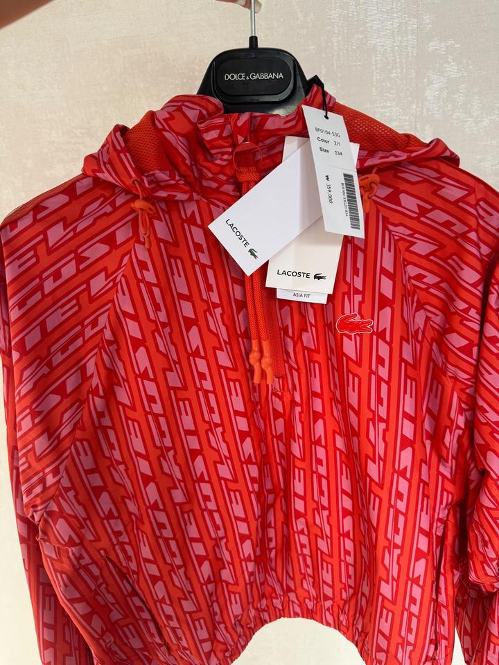 Спортивный костюм от бренда Lacoste