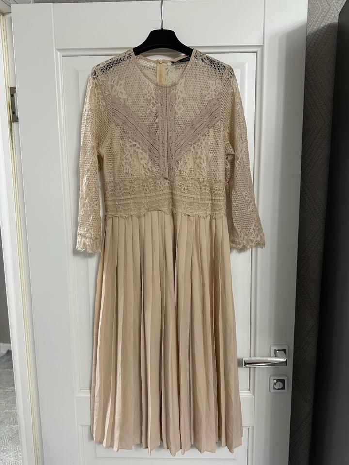 Платье ZARA кружевное плиссированное