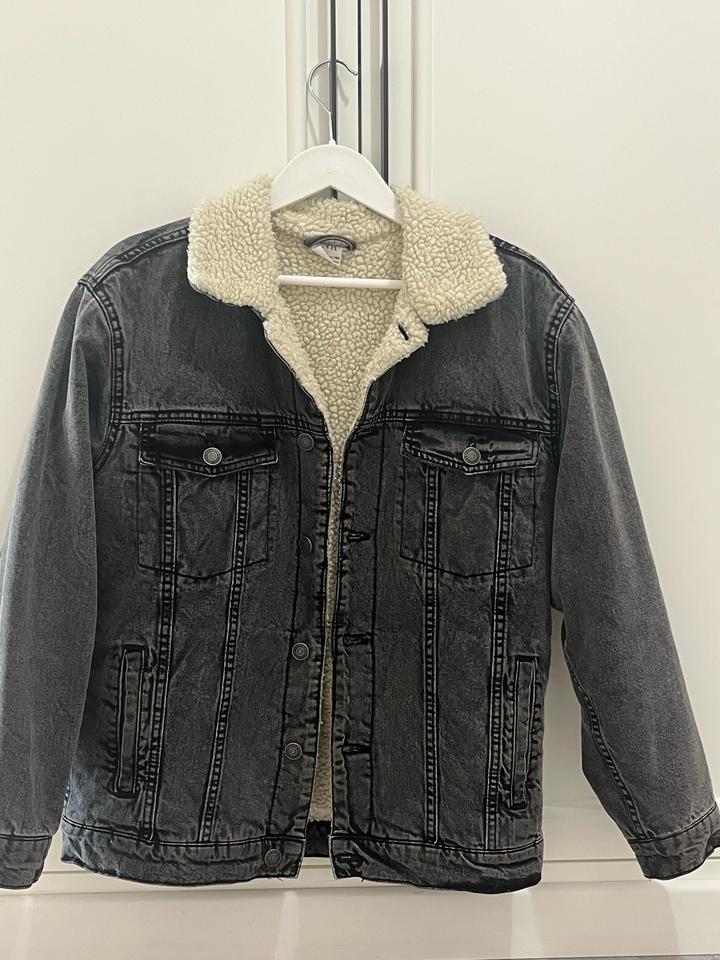 Zara Джинсовая куртка с мехом