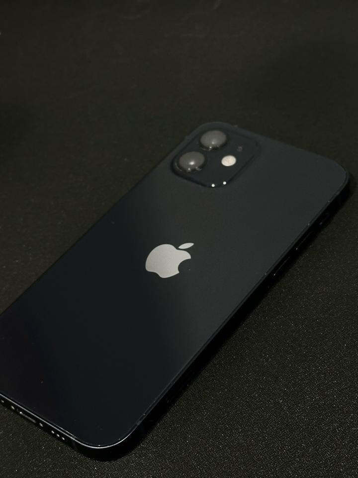 Смартфон Apple iPhone 12