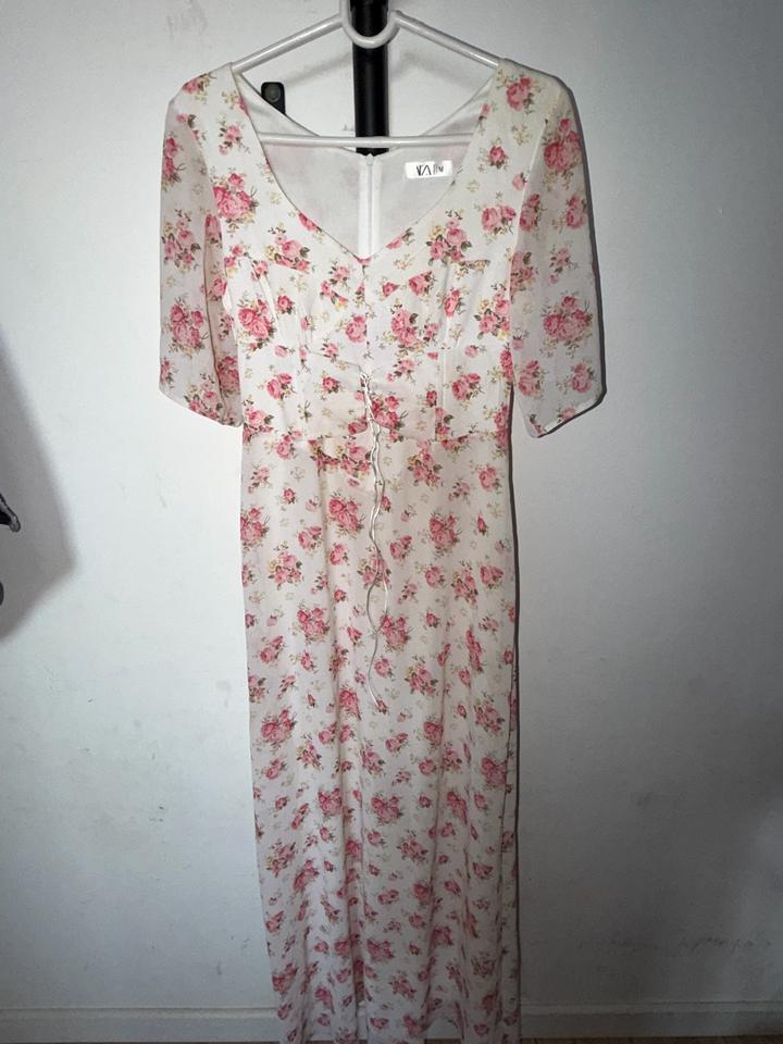 aiza dress Платье с цветочным принтом и шнуровкой