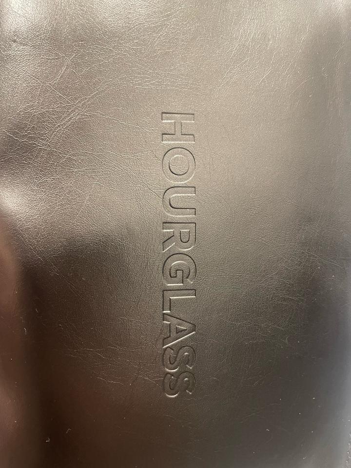Hourglass Косметичка