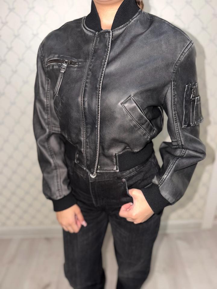 Бомбер Bershka