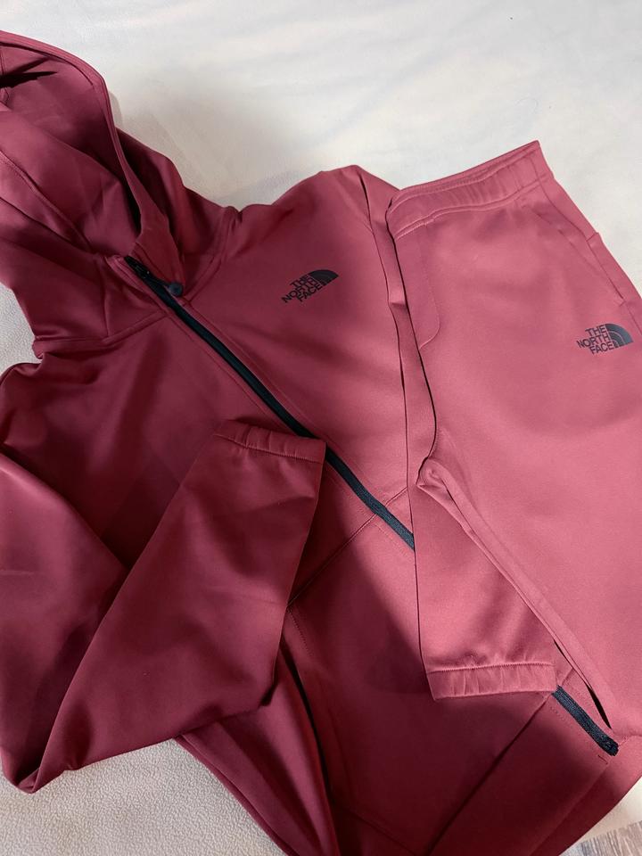 спортивный костюм The North Face