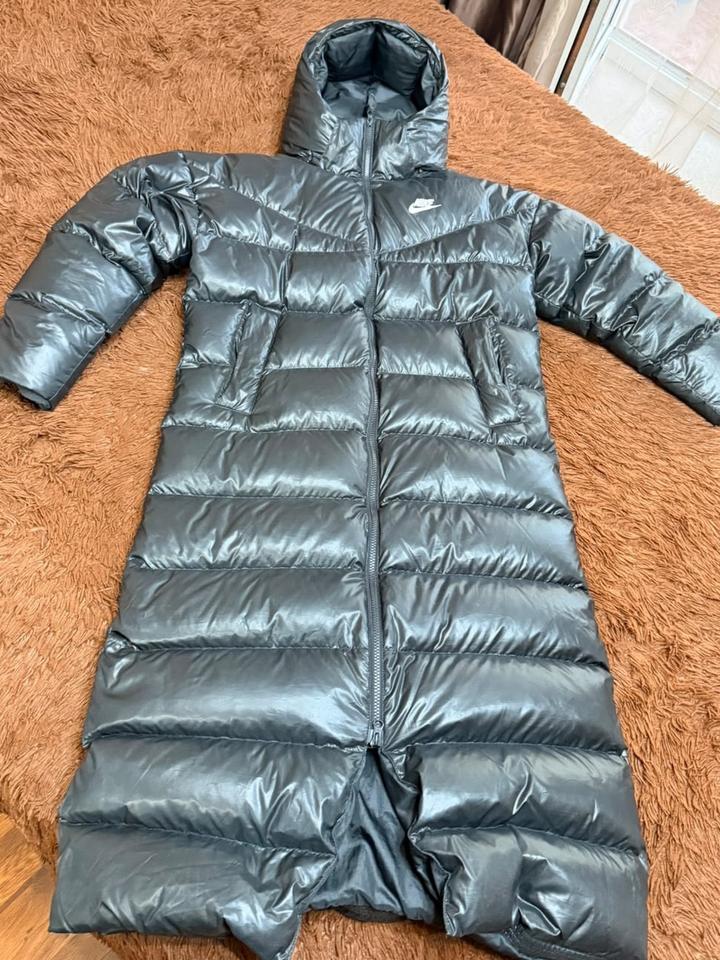 Женский пуховик Nike Therma-FIT