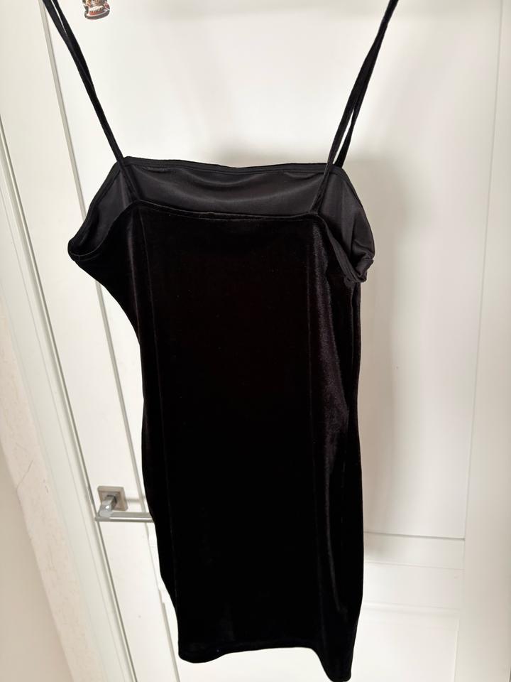 Черное платье H&M