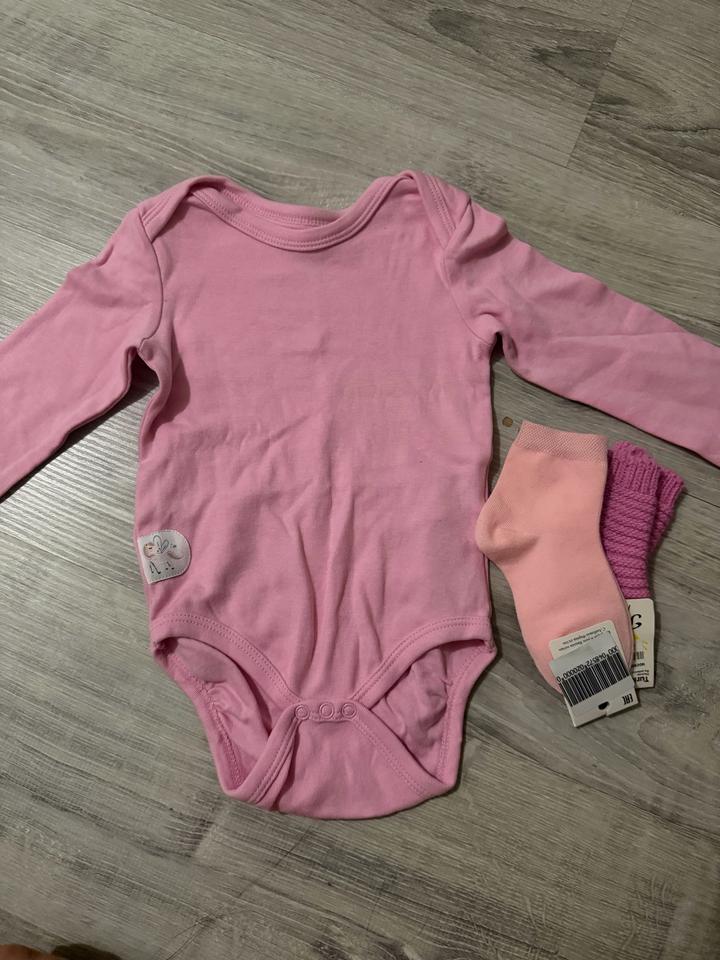 so cute Детское боди новое,носочки в подарок