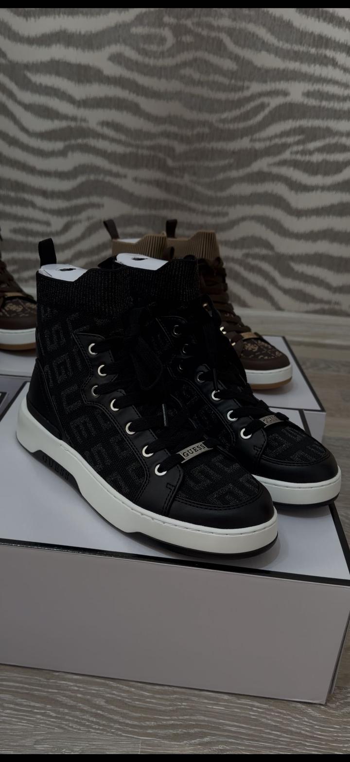 Кроссовки Guess