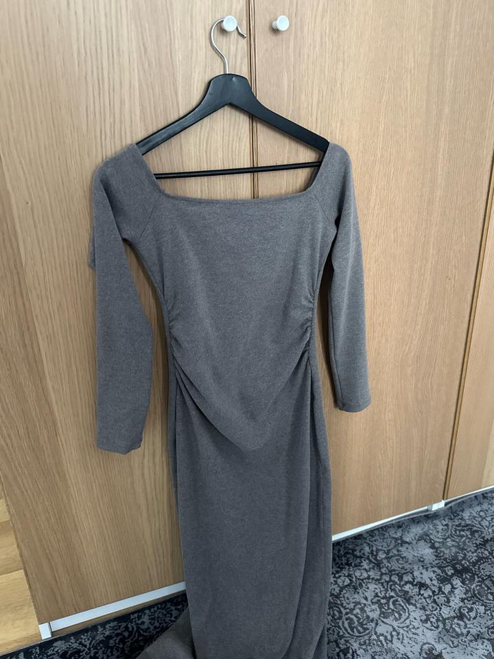 Платье Bershka