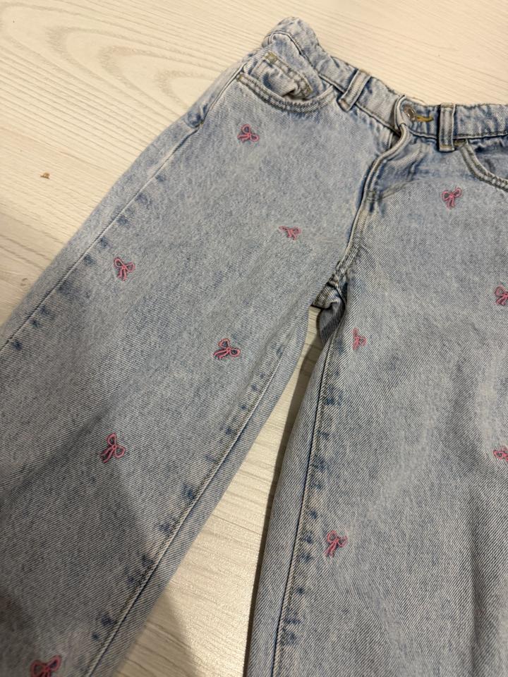 Джинсы ZARA с вышивкой