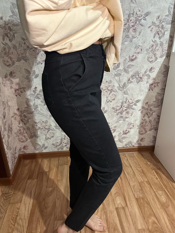 Черные джинсы