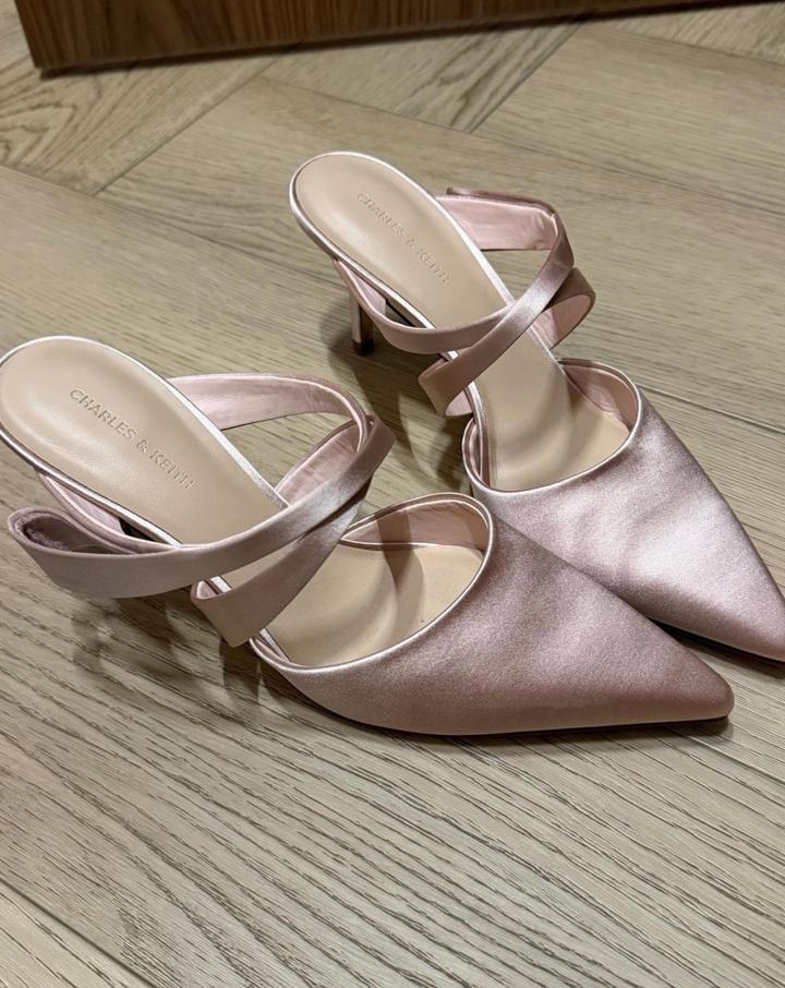 Женские атласные туфли Charles & Keith