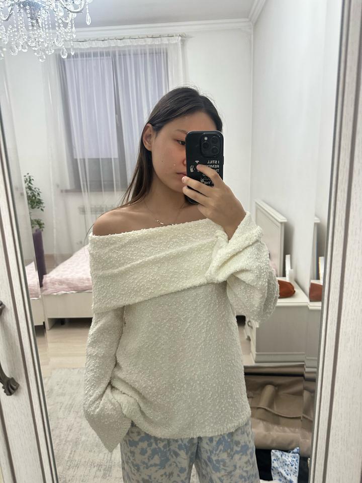 Джемпер с открытыми плечами
