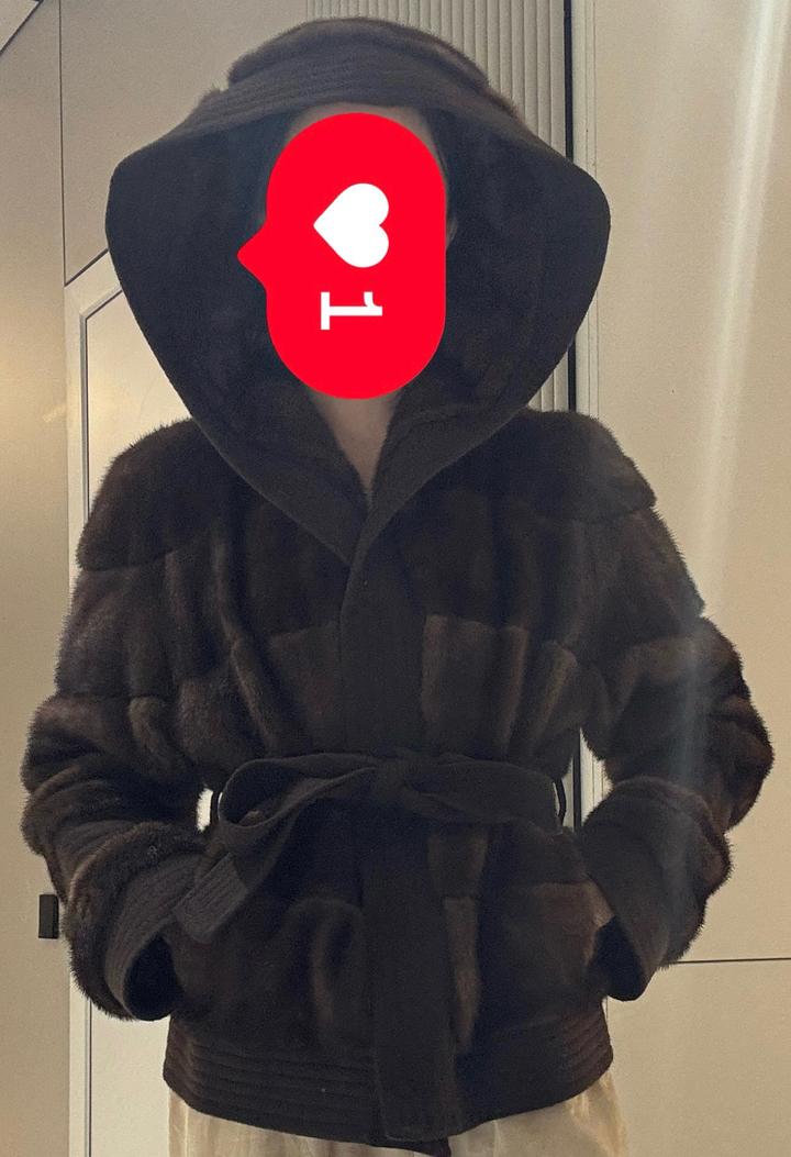 Alessio Шуба с капюшоном