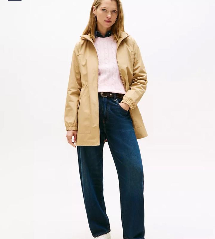 Продам женскую демисезонную куртку (ветровку) фирмы “Tommy Hilfiger” (Бежевая)