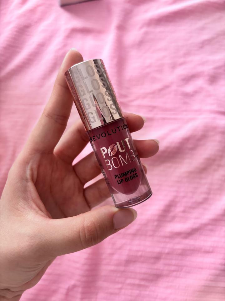 Блеск для губ Makeup Revolution Pout Bomb Plumping Gloss