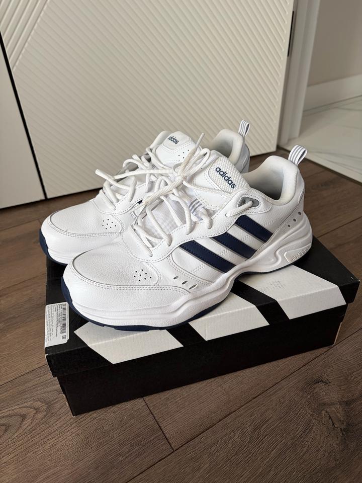 Кроссовки adidas Strutter