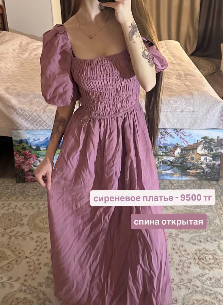 Платье с пышными рукавами и открытой спиной