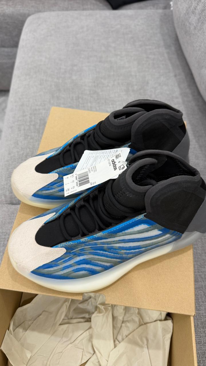 Кроссовки adidas Yeezy QNTM