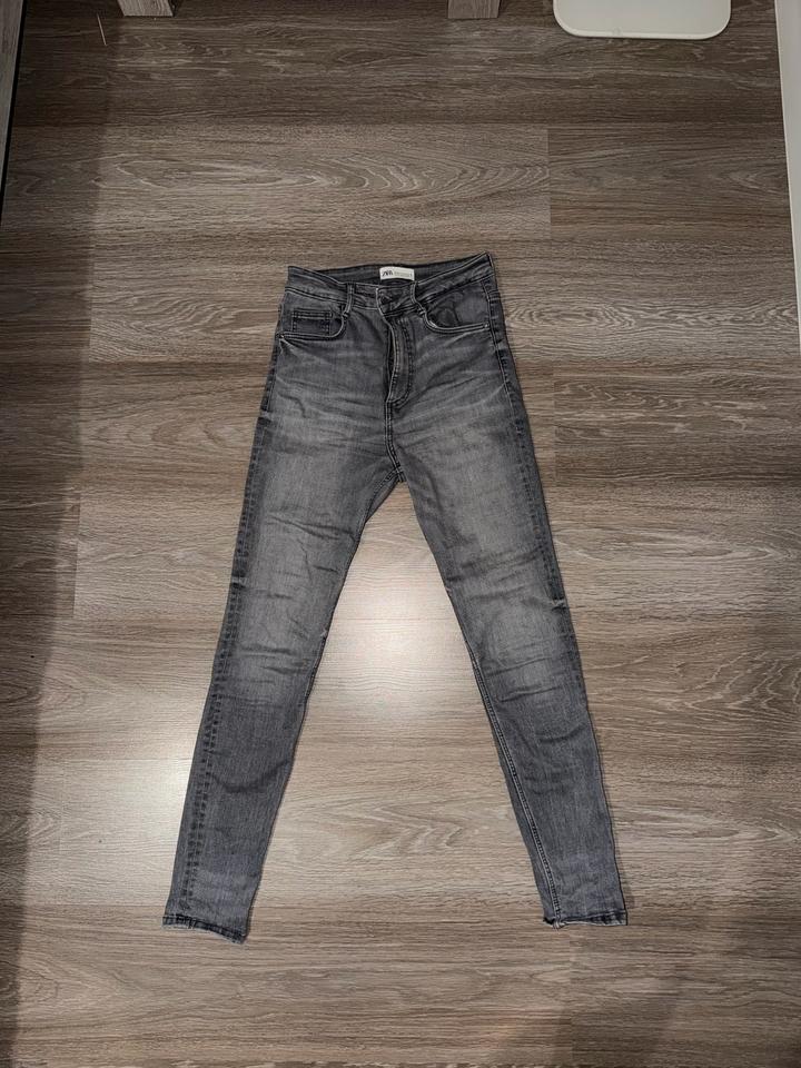 Джинсы Zara