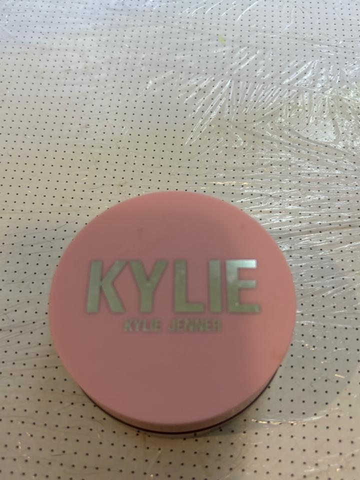 рассыпчатая пудра Kylie cosmetics