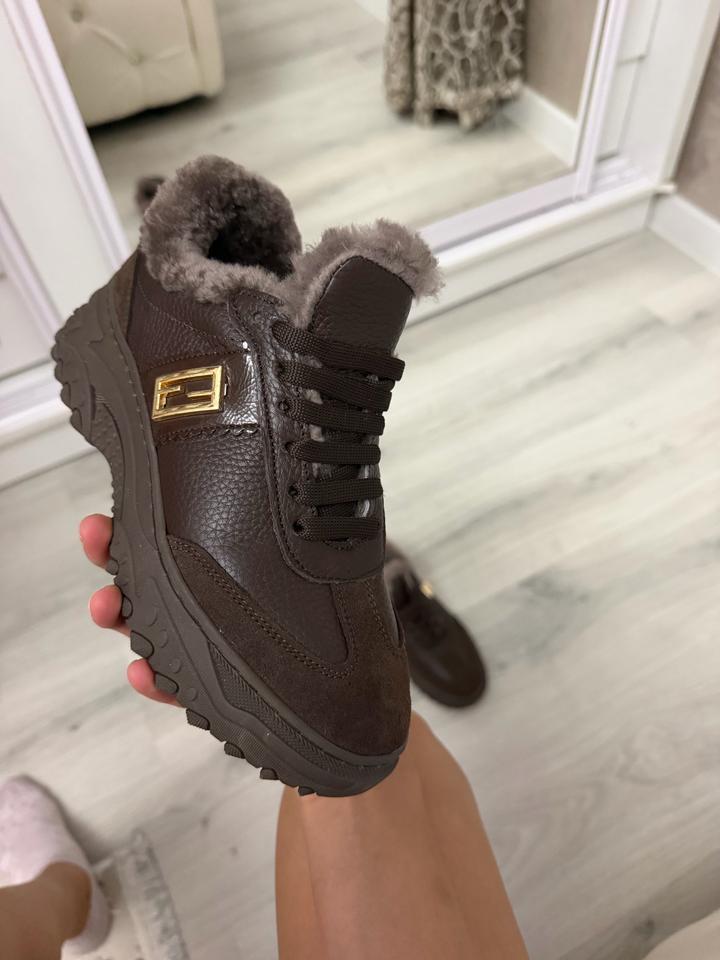 Fendi Новые коричневые кроссовки и из натуральной кожи с мехом( Турция)