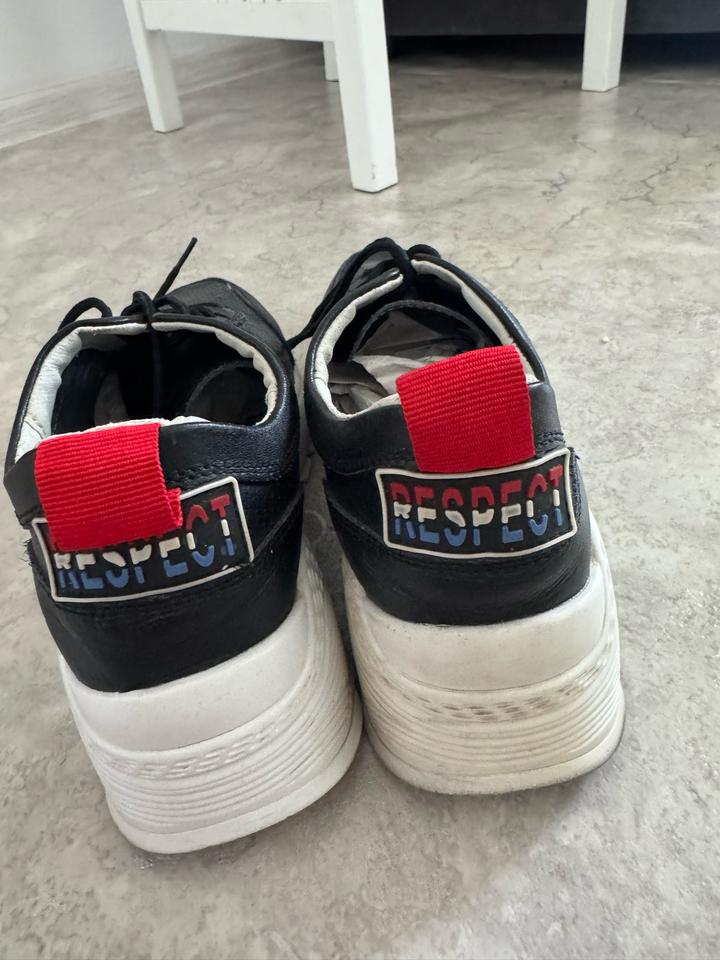 Кроссовки Respect