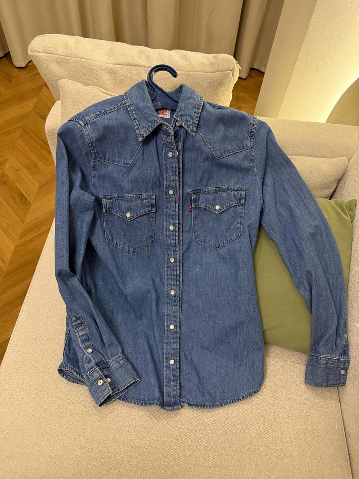 Levi's