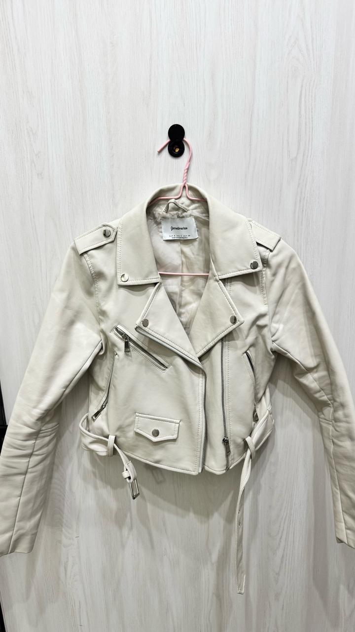 Куртка косуха белая Stradivarius