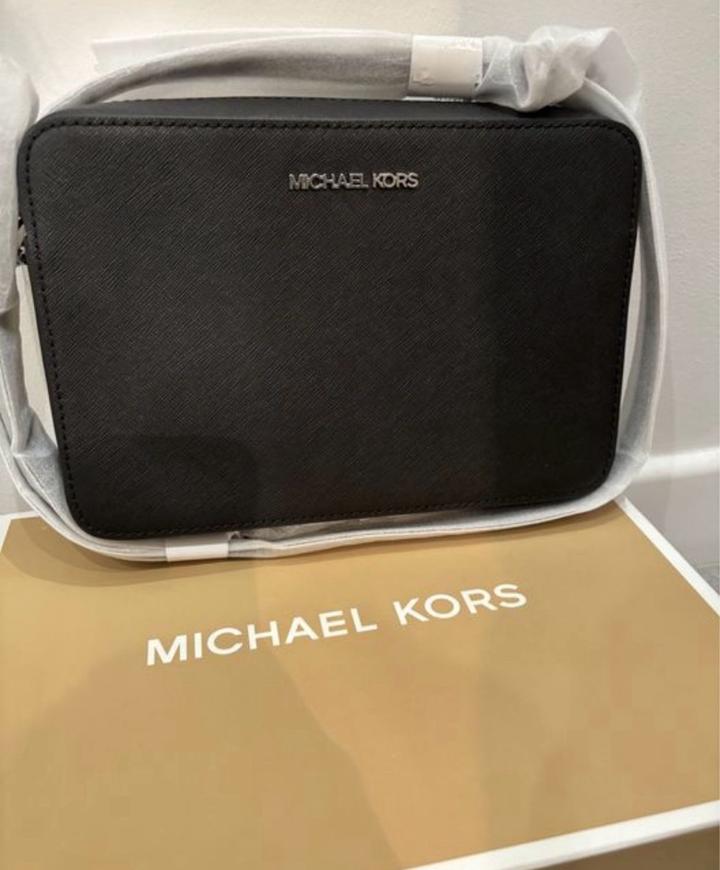 Продам новую сумку Michael kors оригинал