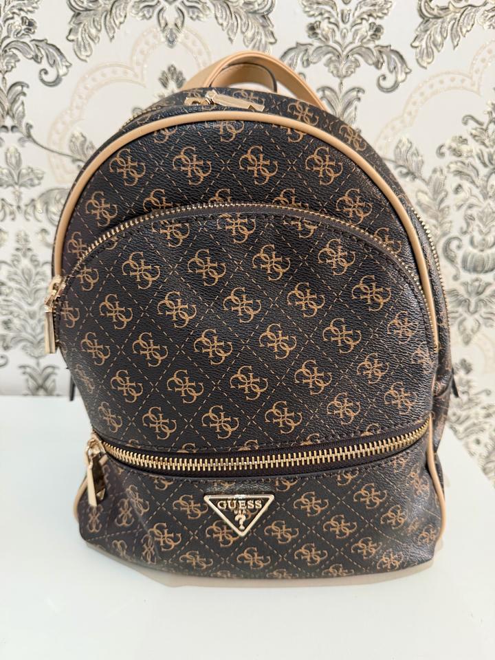 Рюкзак guess