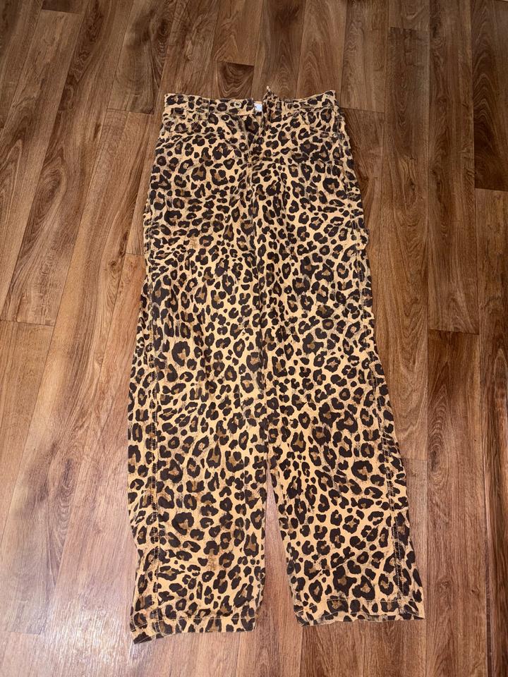 Bershka Джинсы с леопардовым принтом