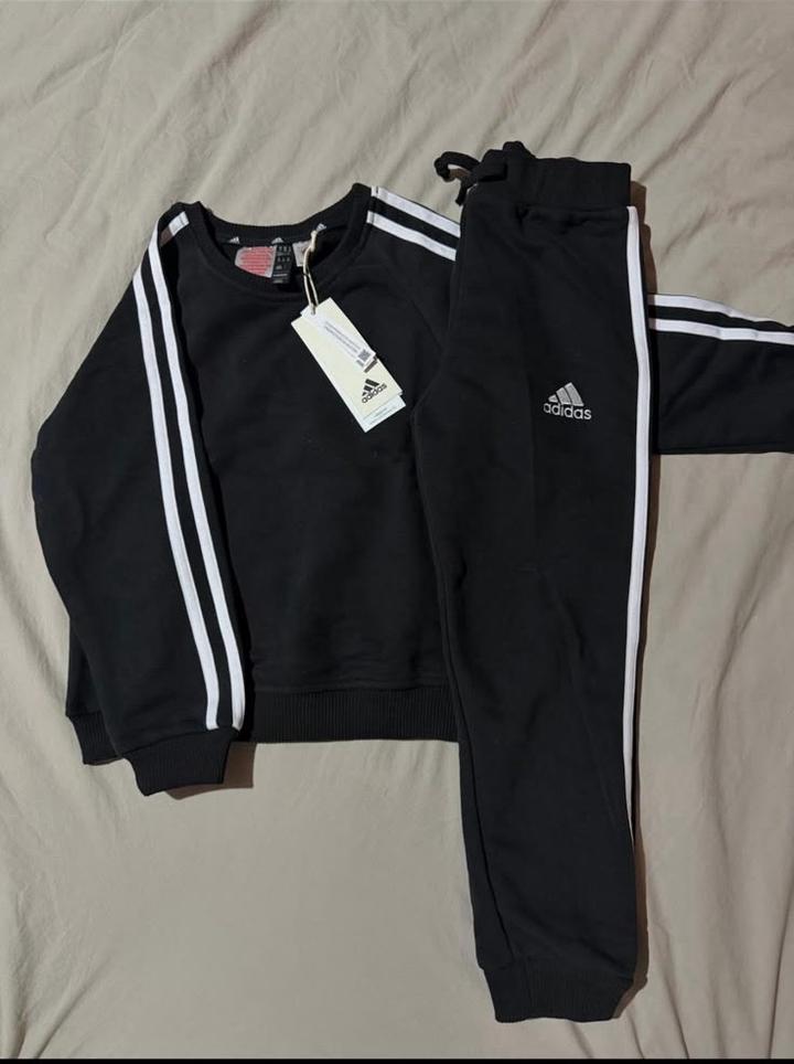 Спортивный костюм adidas