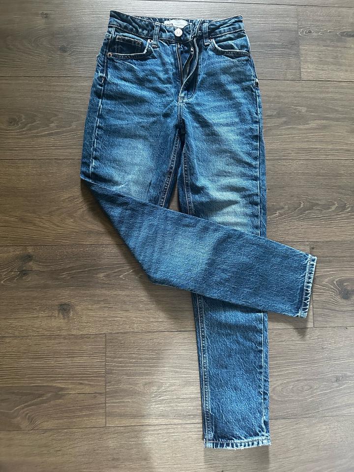 Джинсы Zara