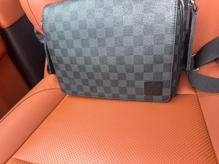 Louis vuitton district MM