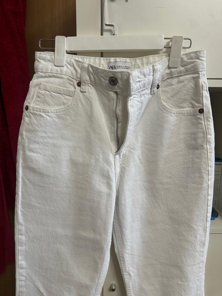 Белые джинсы ZARA