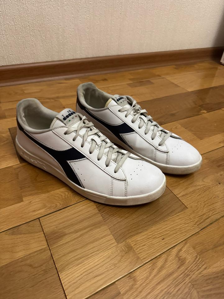 Diadora