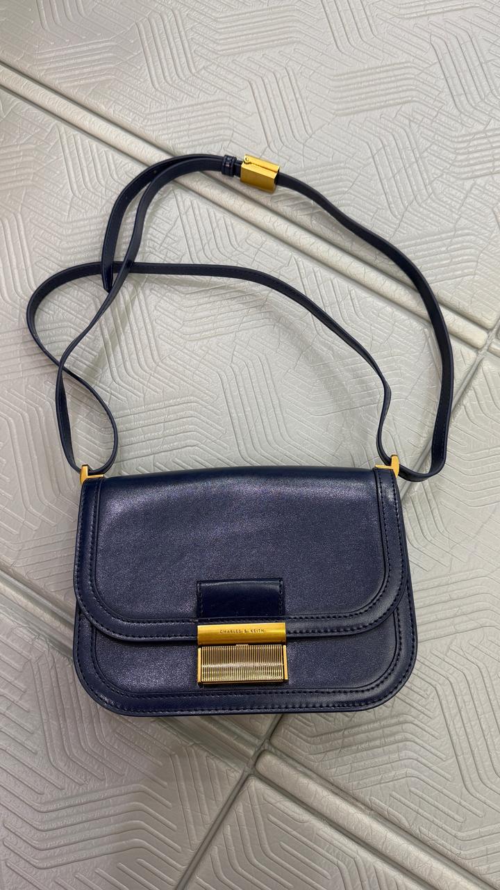 Сумка Charles & Keith