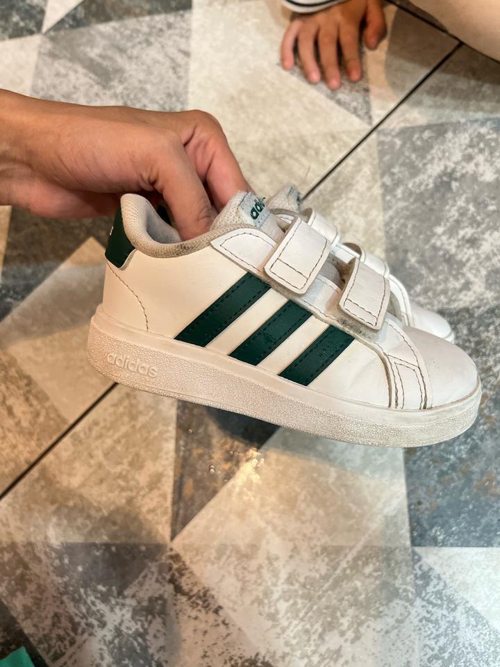 Кроссовки adidas детские