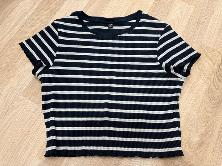 Uniqlo Футболка в полоску с волнистым краем