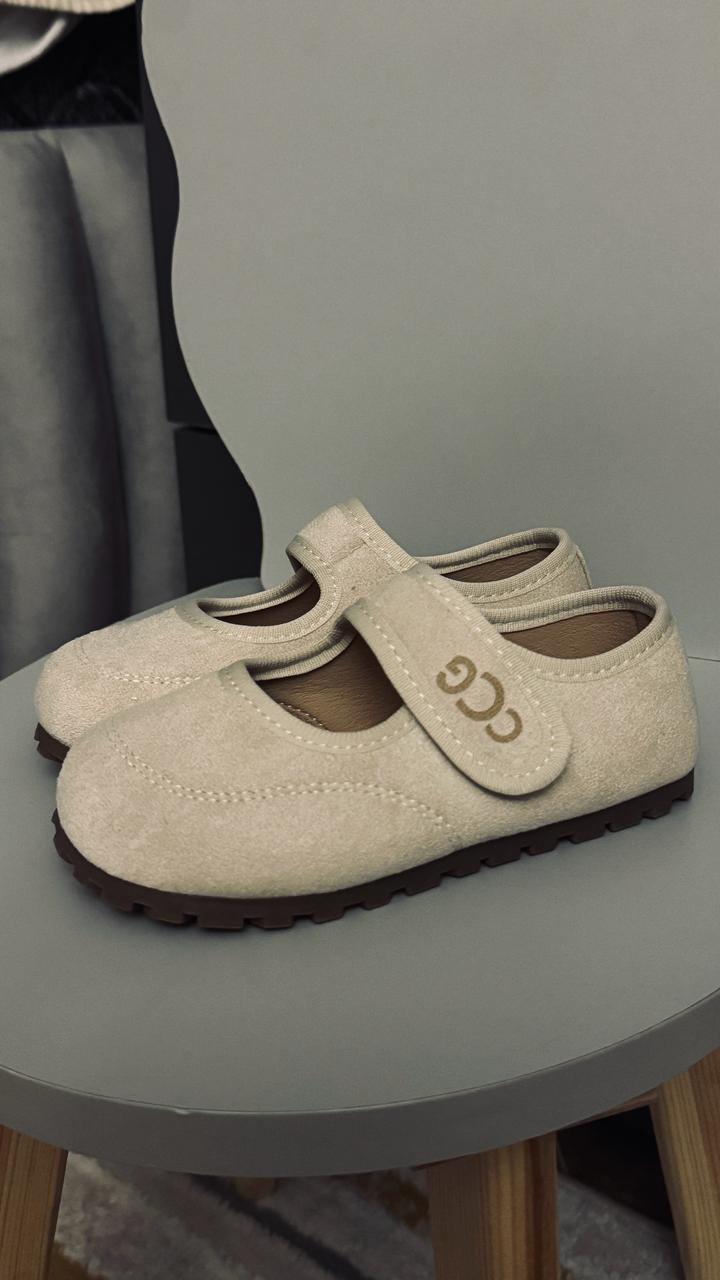 UGG