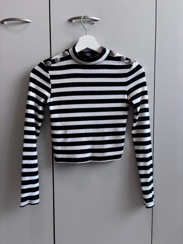 Джемпер укороченный Bershka