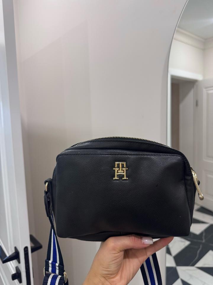 Сумка кросс-боди Tommy Hilfiger