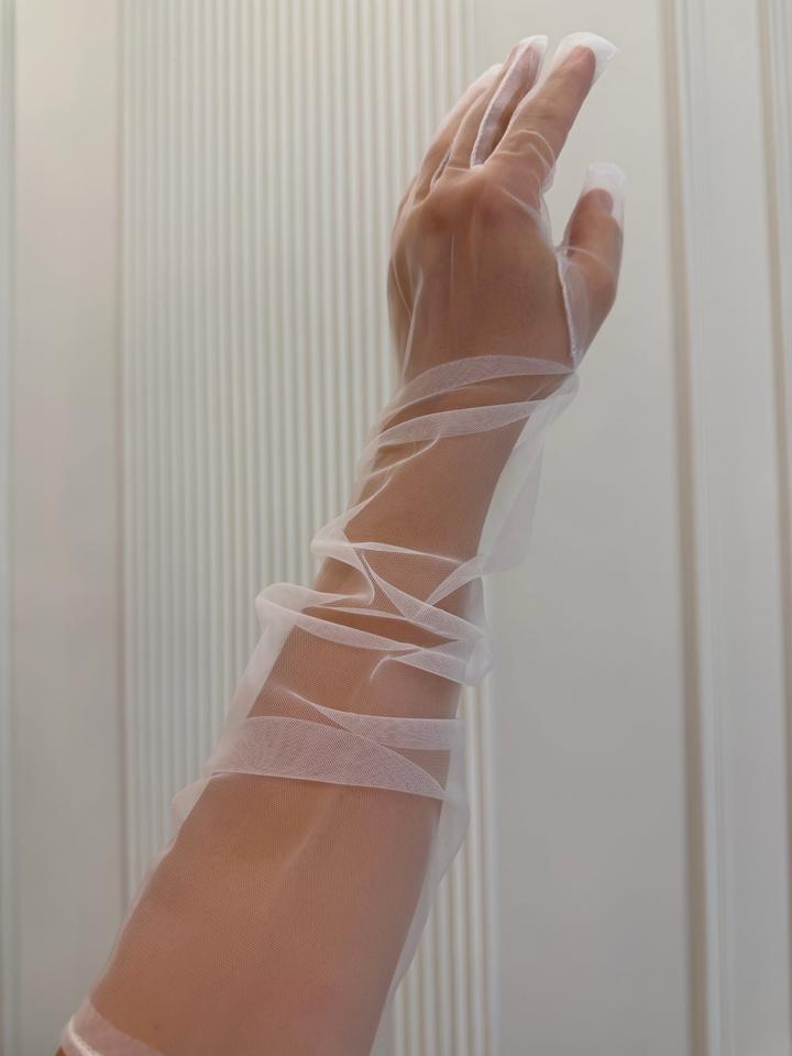 Длинные перчатки из сетки