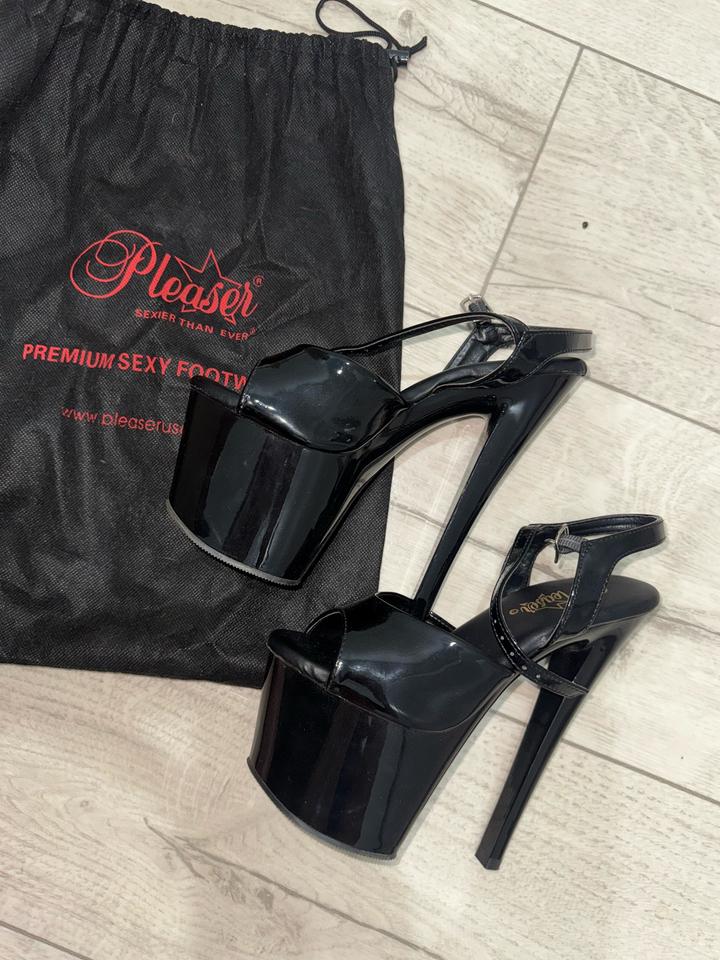 Pleaser
